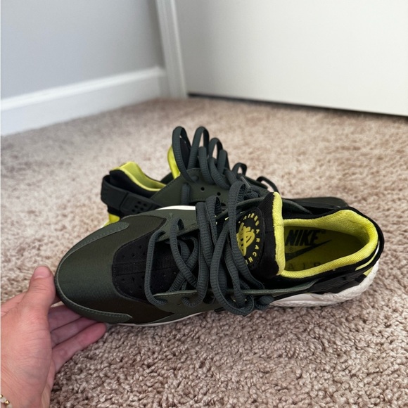 Wmns Air Huarache Run 'Carbon Green' - Picture 3 of 3